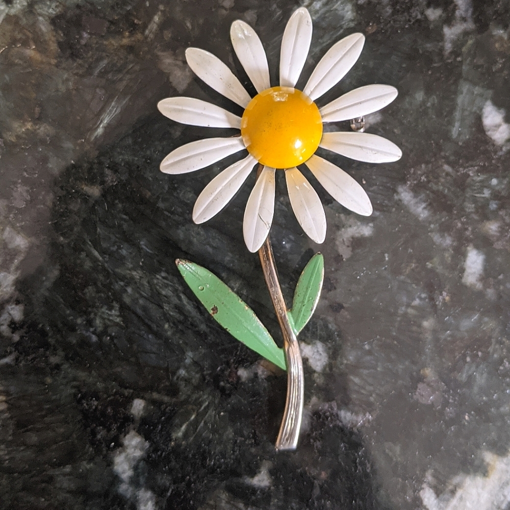 Vintage Daisy Brooch